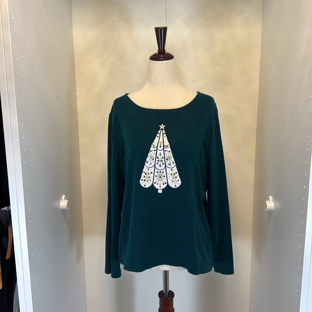 Croft & Barrow The Classic Long Sleeve Tee Green with White and Gold Tree Size M